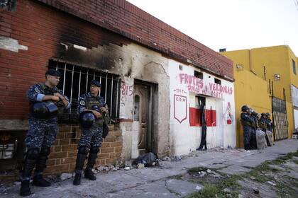 El búnker de drogas fue quemado por vecinos y familiares de Franco Vera