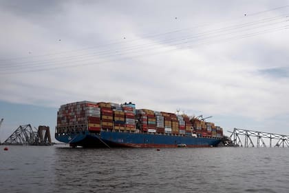 El buque Dali continúa en el lugar donde impactó al puente Francis Scott Key en Baltimore.  (SCOTT OLSON / GETTY IMAGES NORTH AMERICA / Getty Images via AFP)