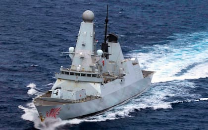 El buque de guerra HMS Dragon