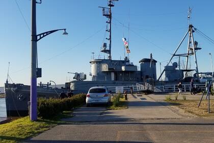 El buque está anclado en San Pedro