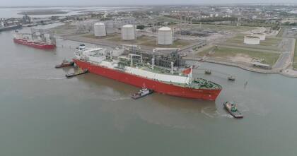 El buque Excalubir zarpó hoy de Bahía Blanca y llegará al puerto de San Salvador de Bahía en dos semanas
