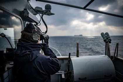 El buque patrullero HMS Carlskrona cerca de Karlskrona, Suecia, en su misión de patrullaje de la OTAN en el Mar Báltico (Archivo)
