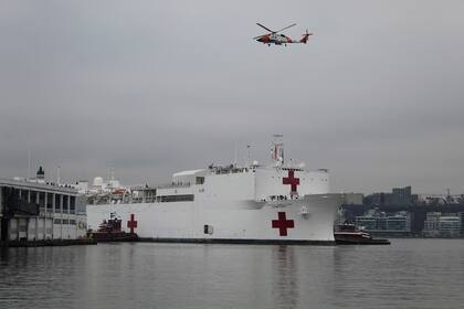 El buque USNS Comfort llegó esta mañana a Nueva York