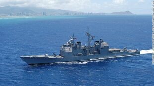 El buque USS Vincennes en la costa de Hawai en 2005