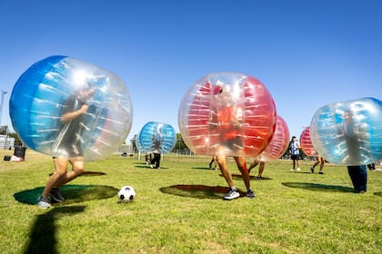 El burbufútbol se convirtió en un clásico en el Día del Campus.