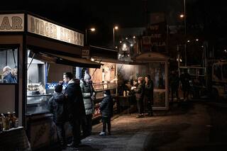 En la Premier League son leales a su equipo de fútbol y a sus food trucks