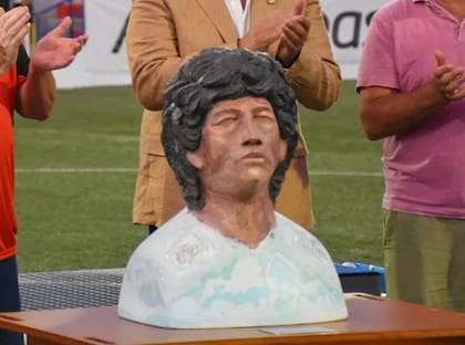 El busto de Diego Maradona creado por el artista Rafa Ferri