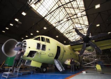 El C-27J Spartan, en la planta de la fábrica Leonardo
