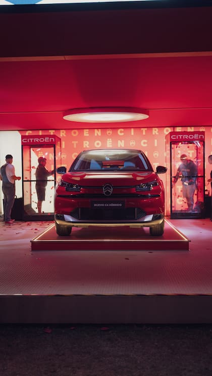 El C4 Híbrido marca la llegada del primer modelo electrificado de la marca al país, con 145 CV combinados y un sistema de 48V que reduce el consumo en ciudad.