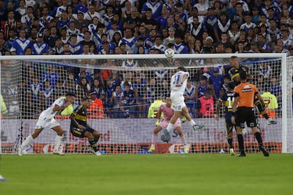 El cabezazo cruzado de Pellegrini se transformará en el 1-0 de Vélez