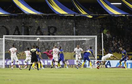 El cabezazo de Cóccaro para la victoria de Huracán sobre Boca por 1-0 en la Bombonera