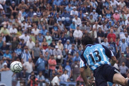El cabezazo de Gabriel Loeschbor en la cancha de Vélez entró en la eternidad: Racing campeón 2001