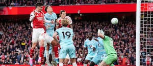 Arsenal ganó y se acerca al título prohibido: el canto de la hinchada que sorprende al mundo