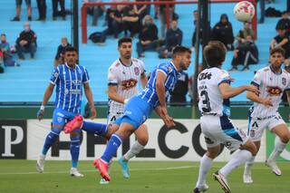 Arsenal, que apenas hizo 6 goles en 15 partidos, empató 0-0 con Godoy Cruz