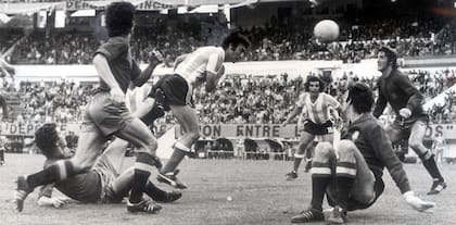 El cabezazo de Rogel será el gol argentino ante España, en 1974