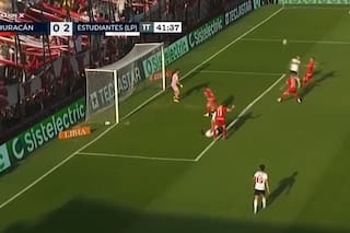 El abanderado que impulsa el sueño de Estudiantes en la Copa Argentina: hubo una gran polémica y un blooper