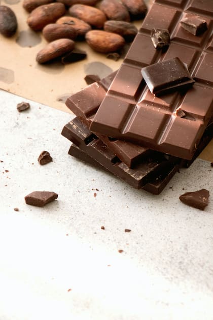 El cacao aporta vitaminas del complejo B, vitamina A y E y minerales como potasio, hierro, magnesio, fósforo y zinc