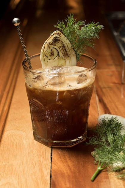 El Cachavacha lleva gajos de hinojo ahumado a las brasas