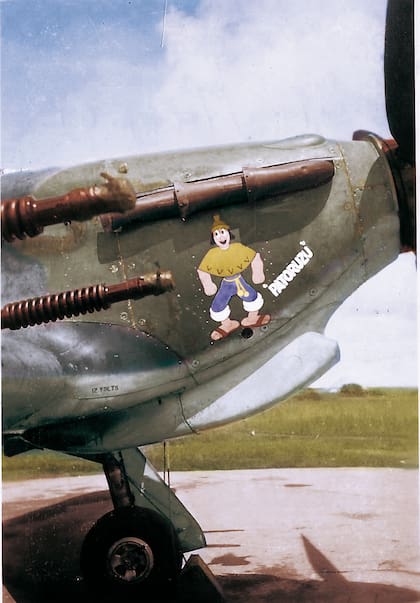 El cacique argentino Patoruzú pintado en la nariz del caza Hawker Hurricane que perteneció al Comandante de la Escuadrilla 60, Ricardo Lindsell, mientras operaba contra las fuerzas japonesas en el frente de Burma. (Archivo Claudio Meunier / colorizada por Jean Marie Gillett).