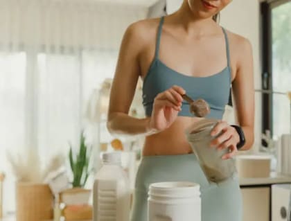 El café con proteína ofrece algunos beneficios, como mayor saciedad y un impulso energético matutino