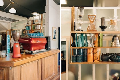 El café de especialidad es un fuerte de la casa: la carta incluye los elaborados a la vista con su hermosa máquina La Marzocco y, también, filtrados. 