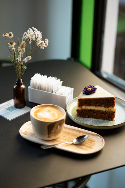 El café de especialidad es un punto alto del menú.