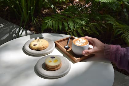 El café de especialidad y la pastelería son parte de la propuesta de este encantador espacio
