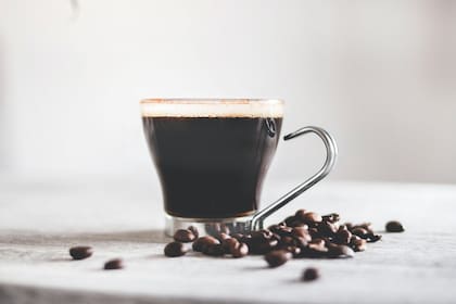 El café negro tendría grandes beneficios para la salud siempre y cuando sea tomado solo y en ayunas