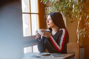 Cómo el café puede ayudar a reducir el riesgo de muerte en aquellos que pasan mucho tiempo sentados