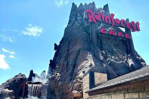 Así se ve hoy el único Rainforest Cafe de California y por qué se niega a morir