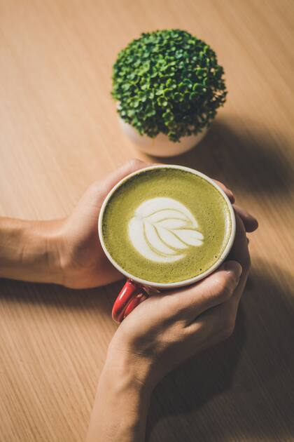 El café verde se llama brocolatte, lo sirven en Coffee Haus y es otra forma de consumir verdura, porque contiene extracto de brócoli
