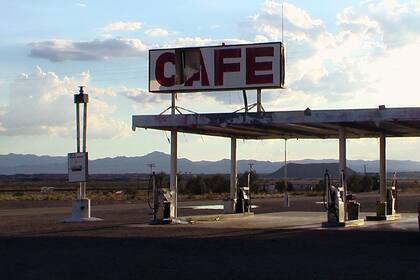 El café y la estación de servicio operaban las 24 horas y según las crónicas llegaron a emplear a unas 100 personas