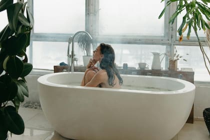 El calefón requiere una muy buena presión de agua para encenderse, mientras que el termotanque no