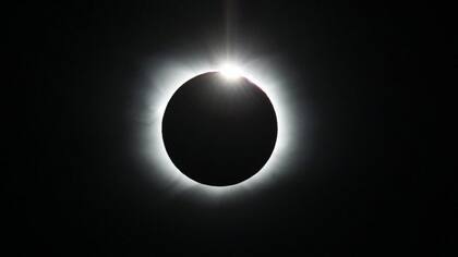El calendario de los eclipses solares visibles en Norteamérica de esta década 