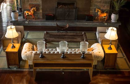 El cálido ambiente del Carmelo Resort Spa, parte de la Unbound Collection by Hyatt.