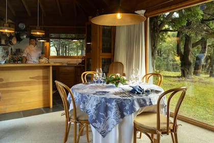 El cálido restaurante donde ofrecen almuerzos degustación.