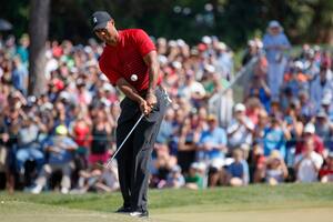 Tiger Woods está de regreso y mandó una señal de que aún hay rugidos en el alma