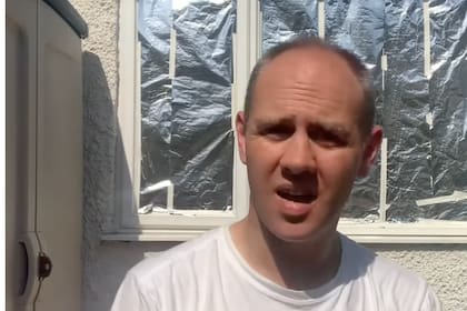 El calor entra principalmente por la radiación solar a través de las ventanas