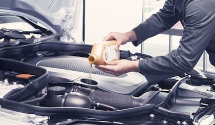 El cambio de aceite es una de las tareas más estandarizadas, pero también es una de las más importantes para la vida útil del auto. 