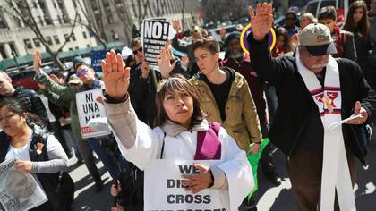 El cambio de color político en Washington “genera un marco de ansiedad” para estos inmigrantes, debido al discurso “tremendamente agresivo” de Donald Trump