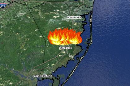 El cambio de dirección del viento trasladará el humo del incendio en dirección a Nueva York (CBS News)