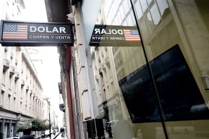 El cambio de tendencia que se manifestó esta semana parece que dio vuelta atrás con la cotización del dólar en la Argentina.