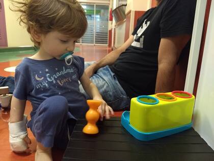 “El cambio mayor fue el de dejar de necesitar el uso de las bolsas de colostomía. Dejar de estar atenta a las filtraciones de la bolsita y a la incomodidad de Fermín. Dejar de estar atenta a los accidentes en público. Dejar de ser su enfermera 24/7".