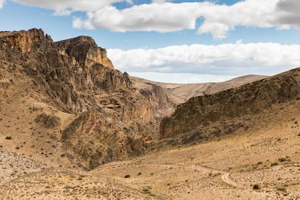 El camino hacia el alero Charcamata es super atractivo.