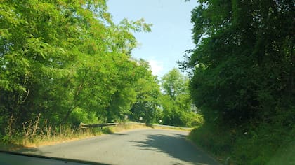 El camino serpenteante hacia la versión original de los hogares de Pilar y Santos Lugares.