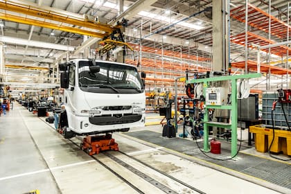 El camión Accelo en linea de producción.