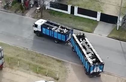 “No es lo normal”: la bronca de un productor que se despidió de sus vacas lecheras a través de un video 3 El camión cargado de las vacas lecheras va rumbo a Cañuelas para que sean rematadas en el Mercado Agroganadero (MAG)