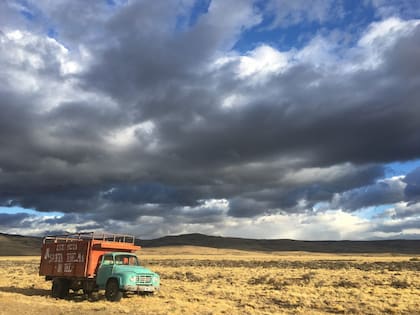 El camión de Santa Thelma se ve desde la RN 40
