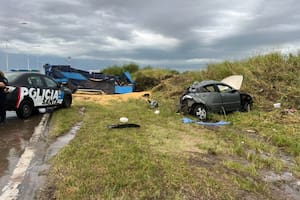 Iban en la misma dirección por una ruta de doble carril e igual chocaron: un muerto y dos heridos graves