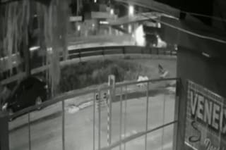 Así fue el momento en el que un camión perdió el control y chocó contra un puente en la Panamericana